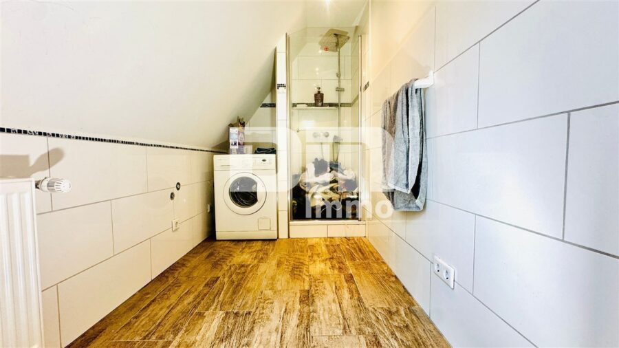 Wohn Gewerbe Ensemble mit 6 neuwertigen Apartments + Restaurant in Traumlage - OG2 Apartment 5 Bad / Dusche